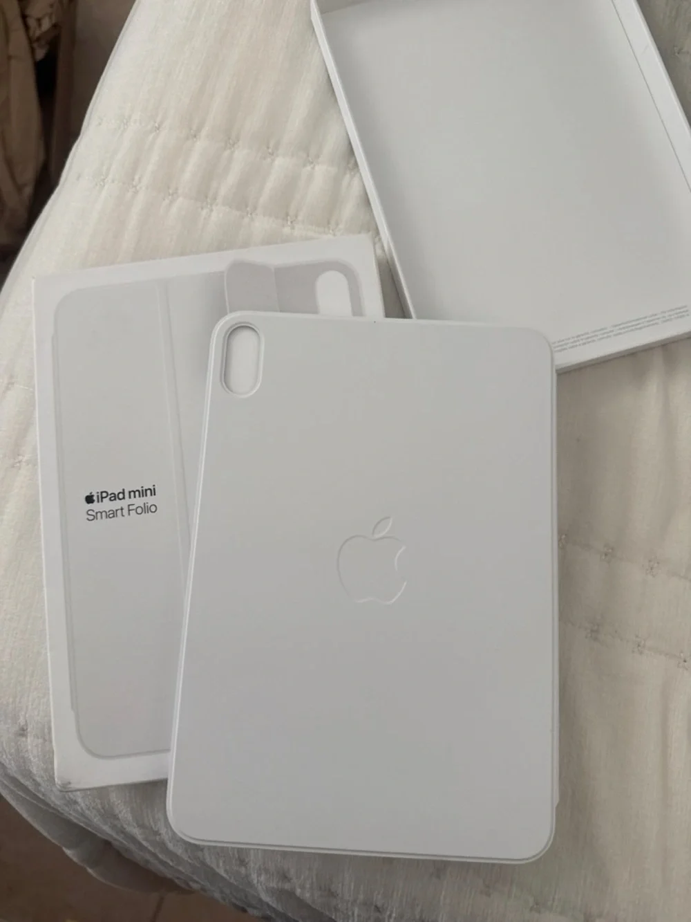 Apple iPad mini Smart Folio Cover in White